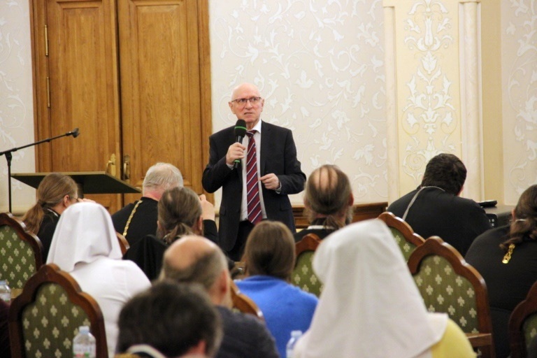 Эксперт по военной психологии рассказал на церковном съезде о помощи ветеранам с ПТСР