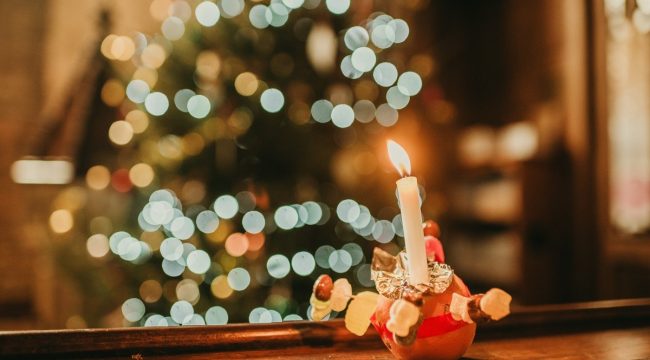 Большинство британцев считают, что Рождество стало слишком коммерческим