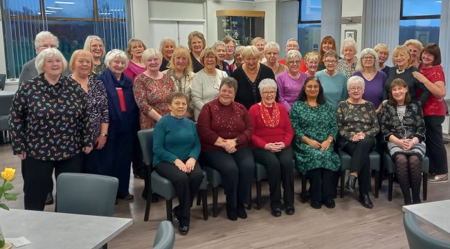 Волонтёры церковного магазина удостоены Королевской награды за десятилетия служения общине