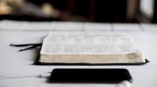 2-е Тимофею 3:16 — стих года по версии Logos, а Евангелие от Матфея — самая изучаемая книга Библии