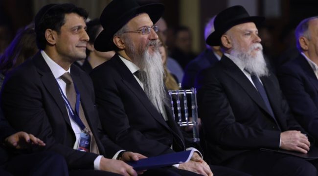 Раввины России поздравили с Ханукой 2025, говоря о силе духа и моральном выборе