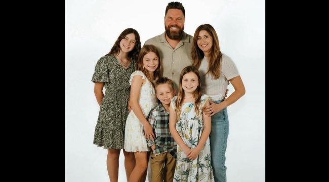 Церковь Journey скорбит о пасторе, отце четверых детей, погибшем в аварии: «Вера в долинах скорби»