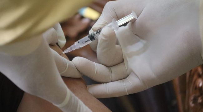 Медицинский университет выплатил $10 млн после отказа в религиозных исключениях из-за вакцинации