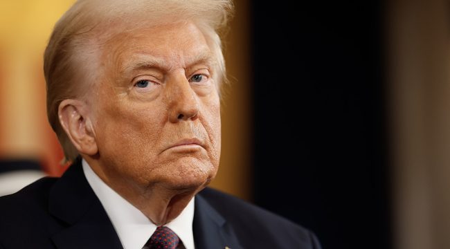 Трамп назвал сомалийских иммигрантов «выходцами из ада», а Ильхан Омар — «мусором»