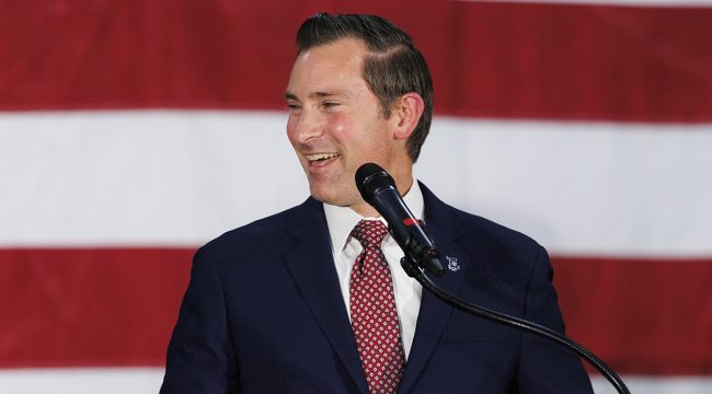 Мэтт Ван Эппс одержал победу над Афтин Бен на ключевых довыборах в Теннесси