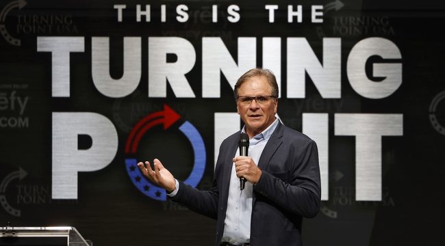 Апологет Фрэнк Тьюрек отвергает обвинения диспенсационализма в «ереси» и говорит, что детали Конца времён остаются «сокрытыми»