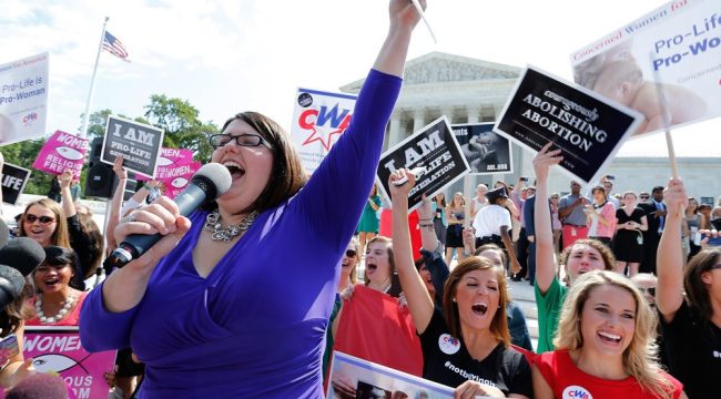 Христианский университет отказал в создании клуба «Студенты за жизнь», но студентка-второкурсница основала свой пролайф-клуб