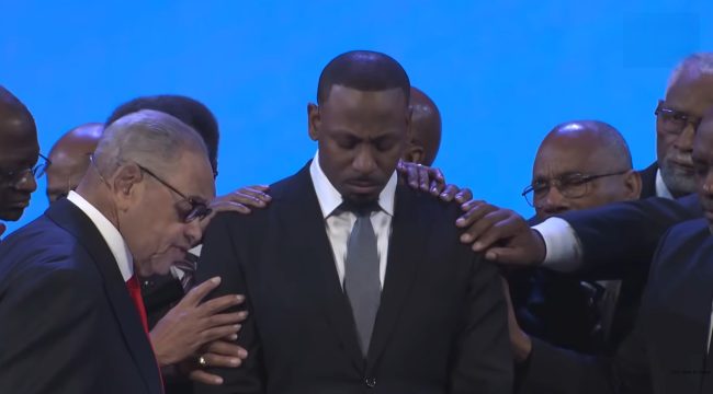 Джонатан Эванс, сын Тони Эванса, стал новым главным пастором церкви Oak Cliff Bible Fellowship