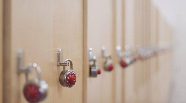 Министерство юстиции США защитит христианских учеников, наказанных за протест против девочки в мужском душе