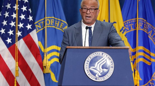 Роберт Кеннеди-младший объявляет о запрете минздравом США 'отвергающих пол' операций для несовершеннолетних: 'Врачебная халатность'