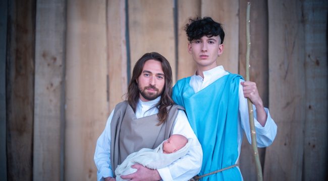 «Гей в яслях»: провокационный спектакль в британском университете возмутил христиан