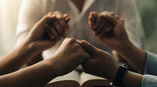 Меняет ли молитва решение Бога? Библейский взгляд на сложный вопрос