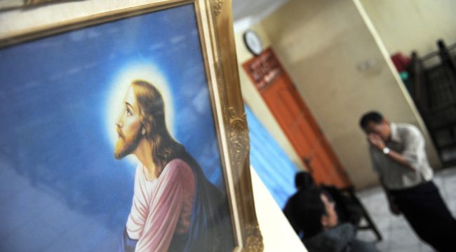 В Индонезии мусульмане преградили путь христианам на рождественскую службу при попустительстве полиции