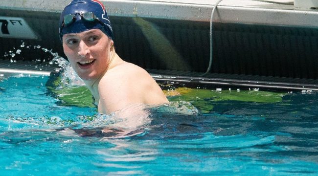 Франклин Грэм обвинил демократов в продаже души за власть и раскритиковал поддержку трансгендеров в женском спорте