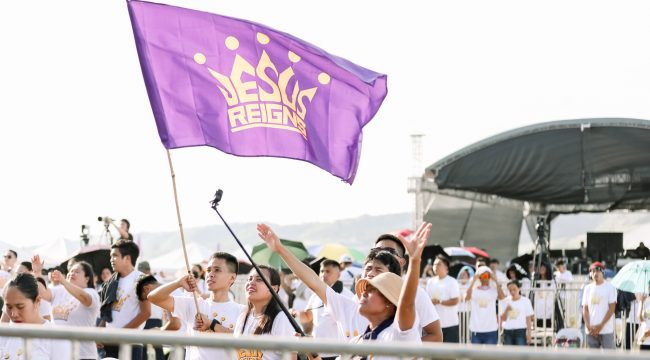 Тысячи верующих по всей Филиппинам провели ежегодное празднование «Иисус Царствует»