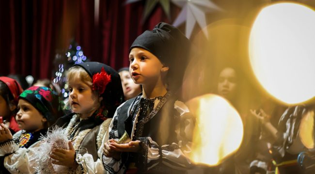 Свечи, колядки и меловые благословения: как встречают Рождество в странах Восточной Европы