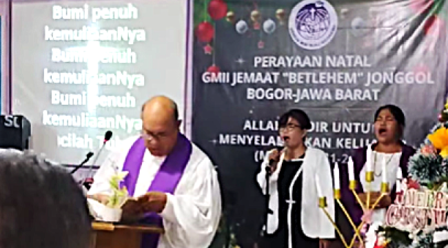 Под давлением, но вопреки запрету: церковь в Индонезии провела рождественские службы