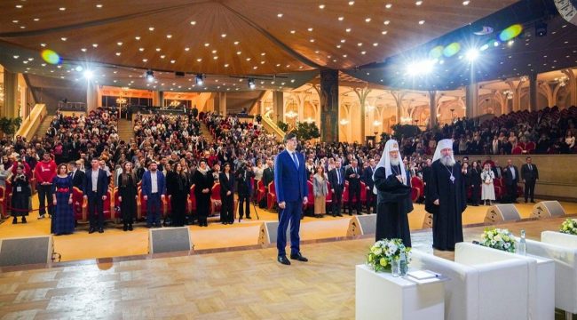 Патриарх Кирилл и министр Кравцов обсудили с учителями новый школьный предмет и поддержку педагогов