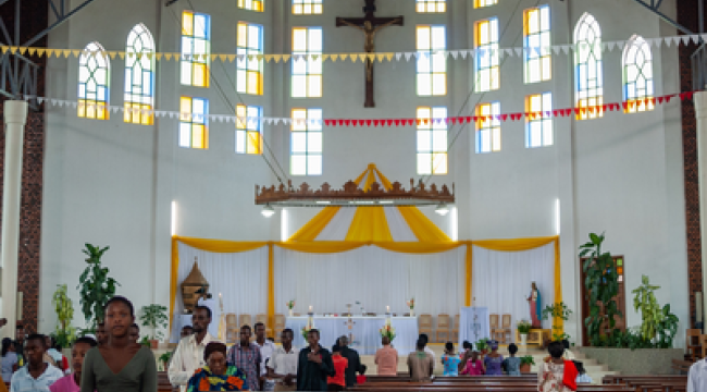 «Бандиты в рясах»: как в Руанде закрыли тысячи евангельских церквей