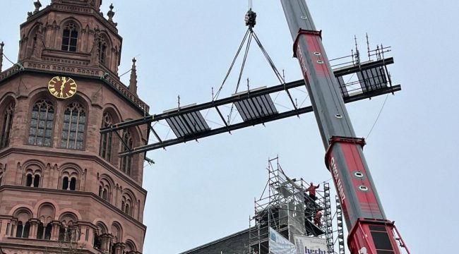 Впервые за 15 лет: Западная башня Майнцского собора освободилась от строительных лесов