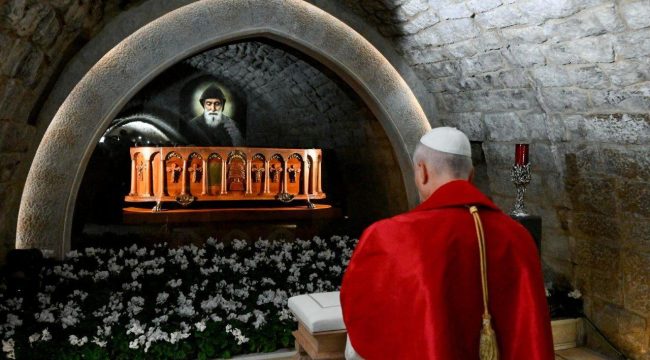 Папа Лев XIV совершил паломничество к мощам святого Шарбеля в Ливане