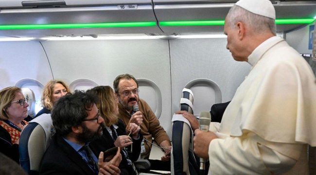 Папа Лев в самолётном брифинге: о мире на Ближнем Востоке, диалоге с исламом и личных откровениях