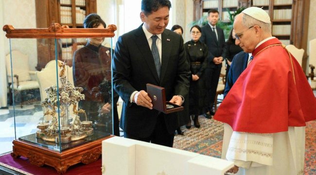 Папа Лев XIV обсудил развитие отношений с президентом Монголии в Ватикане