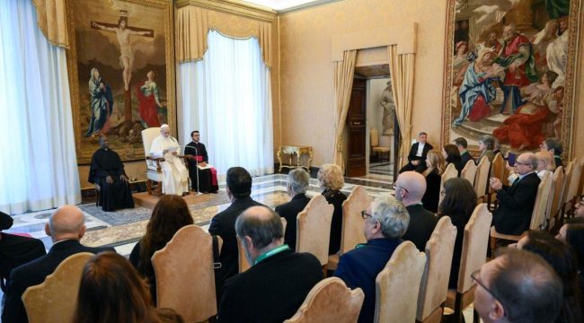 Папа Римский призвал поставить человеческое достоинство в центр развития искусственного интеллекта