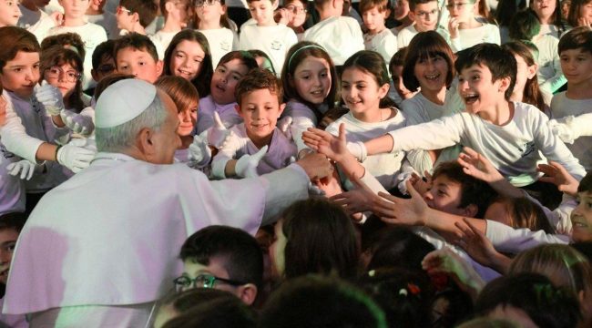 Папа Лев XIV на школьном утреннике в Кастель-Гандольфо: «Рождество — это призыв к действиям во имя мира»