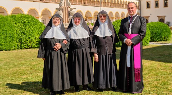 Монахини Гольденштайна направили в Ватикан гневное письмо с тяжкими обвинениями