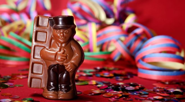 От золотых мишек до горчичных пончиков: необычные новогодние гадания и традиции со всего мира