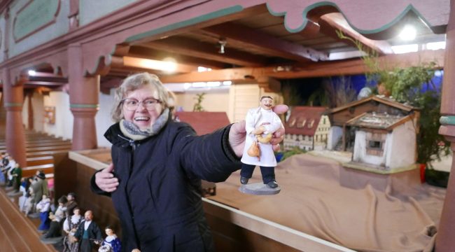 Сосед как рождественский персонаж: в баварском городке создают уникальный вертеп с миниатюрными копиями жителей