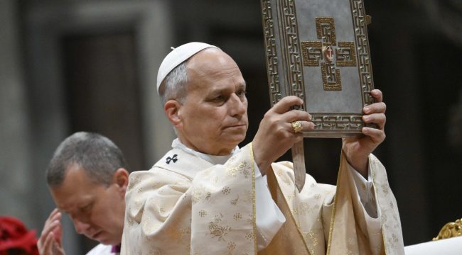 Сюрпризы Папы Льва XIV на Рождество: многоязычные поздравления и возвращение традиций