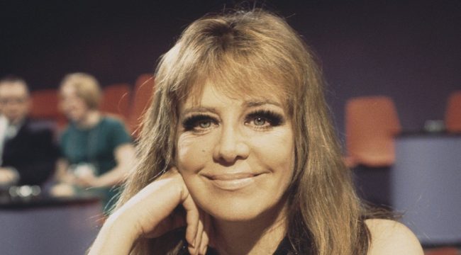 Хильдегард Кнеф: 100 лет со дня рождения звезды, заставившей «лить красные розы»