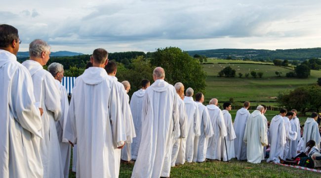 Молодёжь Европы собирается в Париже, чтобы послать миру сигнал мира и единства