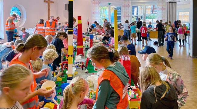 В немецких приходах строят города из Lego, чтобы рассказать детям о Боге