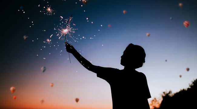 Как встречает Новый год уполномоченный по вопросам мировоззрения? Интервью о традициях и суевериях