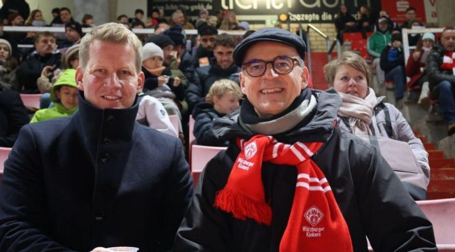 Епископ Франц Юнг стал почётным членом футбольного клуба «Вюрцбургер Киккерс»