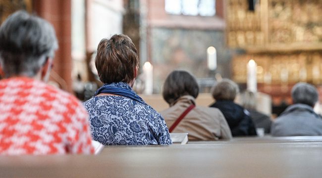Для многих верующих решение о запрете рукоположения женщин стало разочарованием