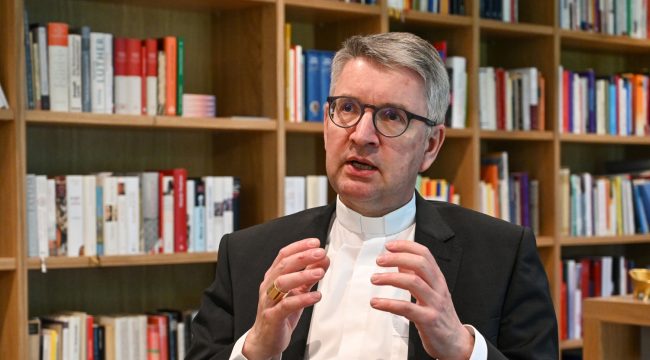 Епископ Кольграф высоко оценил труд добровольцев в церкви