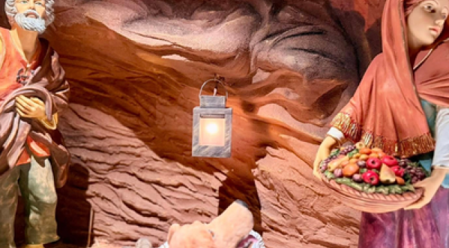 «Религия — это для дома»: во французском Безье прошла акция протеста против рождественских яслей в мэрии