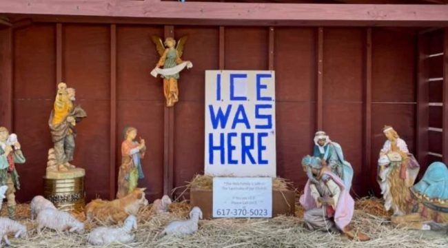 Вместо Святого семейства — пустая колыбель: в США рождественский вертеп стал протестом против иммиграционной политики