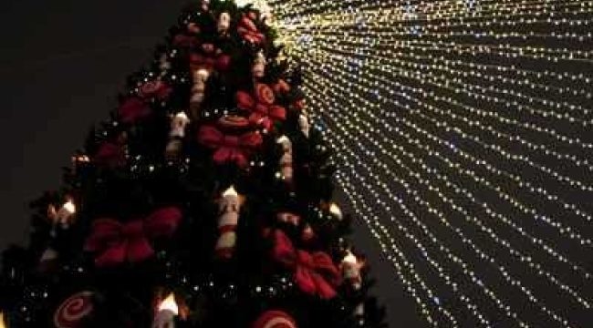 Пять библейских стихов для празднования Рождества: свет, сияющий во тьме