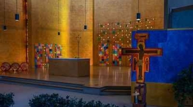 В Париже 15 тысяч молодых людей собрались на встречу по призыву скромной общины Тэзе