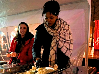 «100 рождественских обедов»: христианские ассоциации Парижа устроят праздник для бездомных