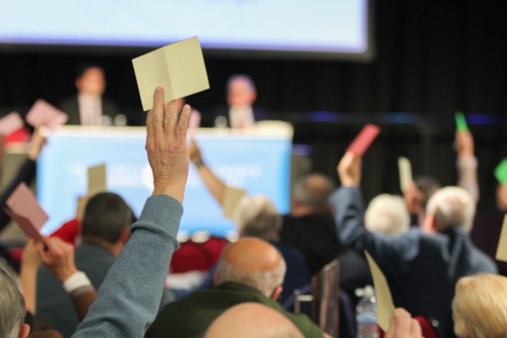 «Дорожная карта» Церкви Уэльса по благословению однополых пар вызвала обвинения в «введении в заблуждение»