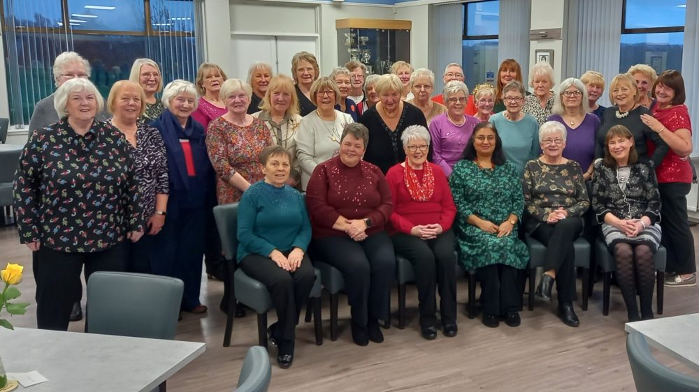 Волонтёры церковного магазина удостоены Королевской награды за десятилетия служения общине