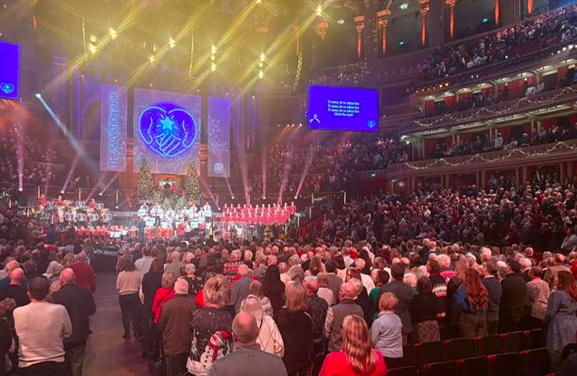 Тысячи людей на старте общенациональной рождественской евангелизационной кампании в Royal Albert Hall