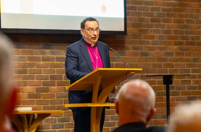 Епископ Уинчестера: решение приостановить благословение однополых пар было правильным