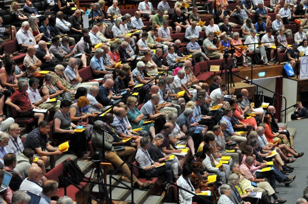 Епископы Церкви Англии вновь отложили окончательное решение о благословении однополых пар